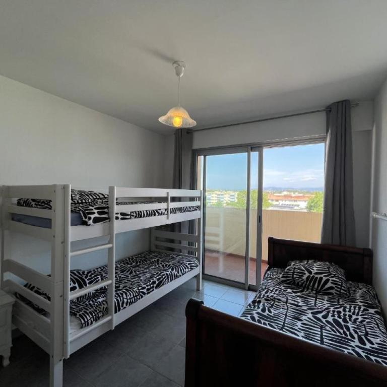 Fréjus, 10min à pieds des plages, appartement T3, 5 pers, entièrement climatisé avec parking privé - Two-Bedroom Apartment with Balcony - 6