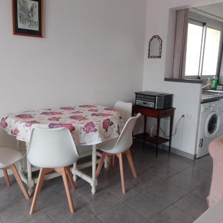 Fréjus, 10min à pieds des plages, appartement T3, 5 pers, entièrement climatisé avec parking privé - Two-Bedroom Apartment with Balcony - 17