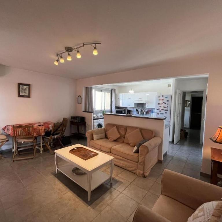 Fréjus, 10min à pieds des plages, appartement T3, 5 pers, entièrement climatisé avec parking privé - Two-Bedroom Apartment with Balcony - 14