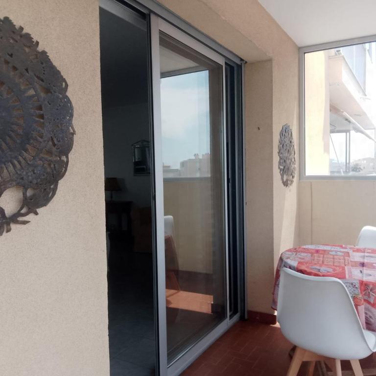 Fréjus, 10min à pieds des plages, appartement T3, 5 pers, entièrement climatisé avec parking privé - Two-Bedroom Apartment with Balcony - 19