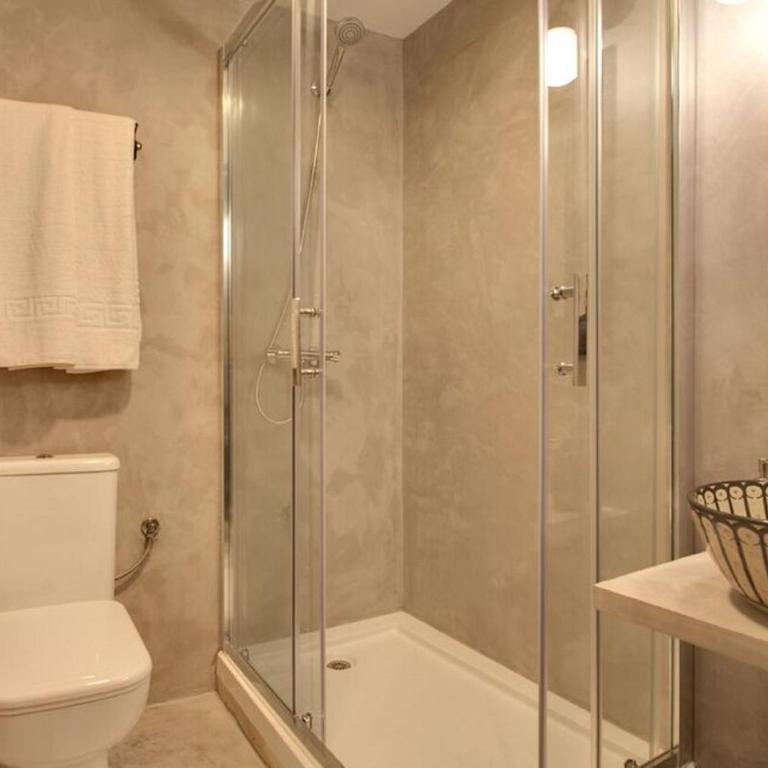 AbraCadabra Suites - Hébergement Double avec Salle de Bains Commune et Balcon - 42