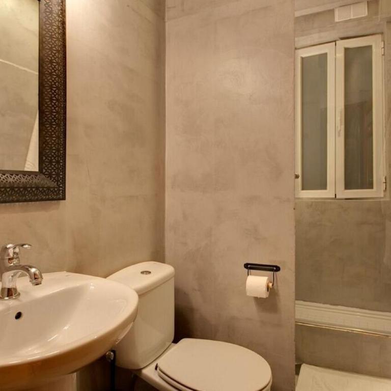 AbraCadabra Suites - Habitación Doble con baño compartido y balcón - 18