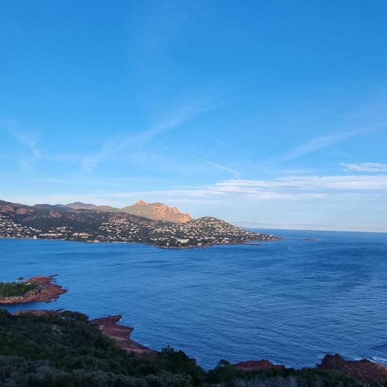 Fréjus, 10min à pieds des plages, appartement T3, 5 pers, entièrement climatisé avec parking privé - Two-Bedroom Apartment with Balcony - 23