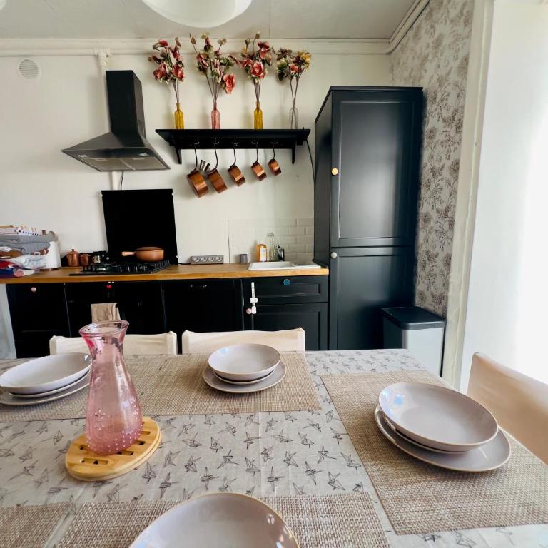 Maison Cosy avec Véranda vue sur la Loire, jardin et parking gratuit - Two-Bedroom House - 13