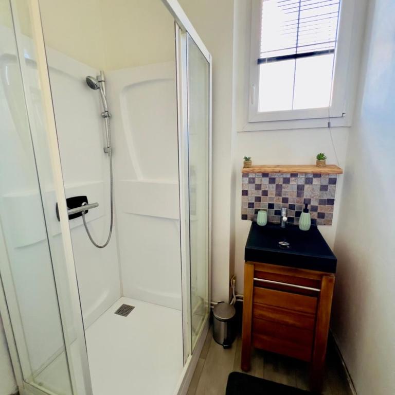 Maison Cosy avec Véranda vue sur la Loire, jardin et parking gratuit - Two-Bedroom House - 35