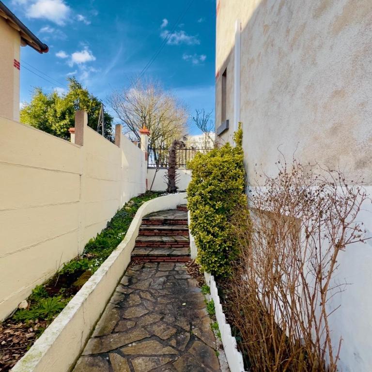 Maison Cosy avec Véranda vue sur la Loire, jardin et parking gratuit - Two-Bedroom House - 38