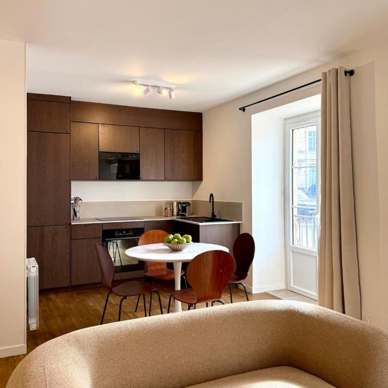Les Jardins de Salvador - 2 bedrooms & terrace - Two-Bedroom Apartment - 45