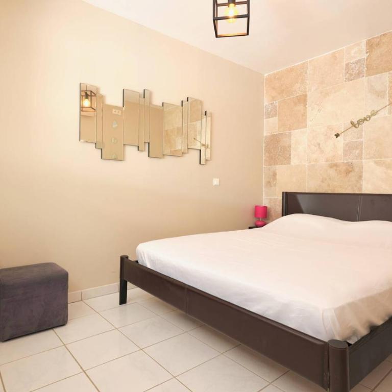 CYBELE - Villa Port Nature 73 BY AGN- Luxe - 2 personnes - Deluxe One-Bedroom Apartment - 3