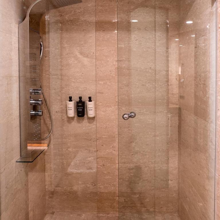 Eurostars Grand Marina Hotel GL - Suite con vistas a la ciudad - 2