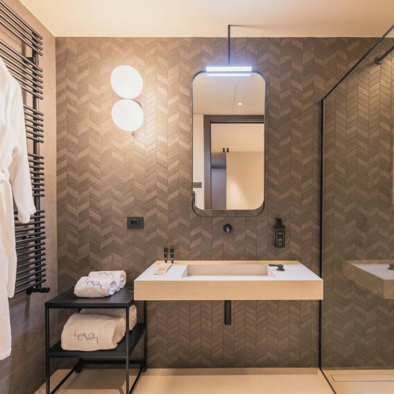Lenel Boutique Room - La Locanda - Camera Matrimoniale Deluxe con 1 Letto Supplementare - 5