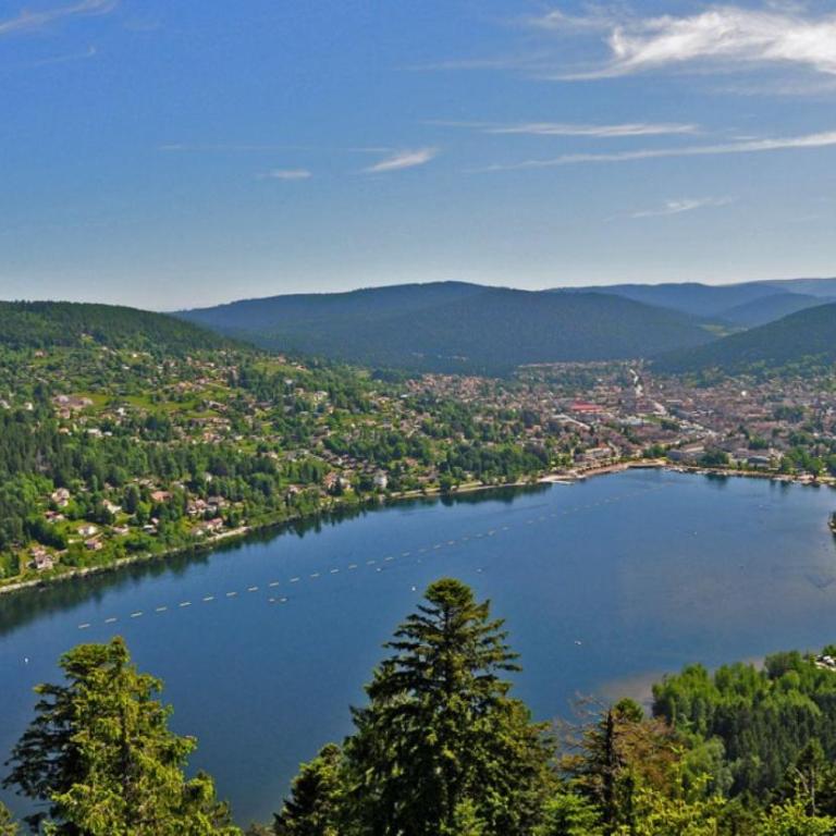 CHALET RÉCENT - BILLARD - BABYFOOT - PING PONG - MINI GOLF - WIFI - JARDIN - TERRASSE - 4 CHAMBRES - 2 à 8 PERSONNES - Chalet - 44