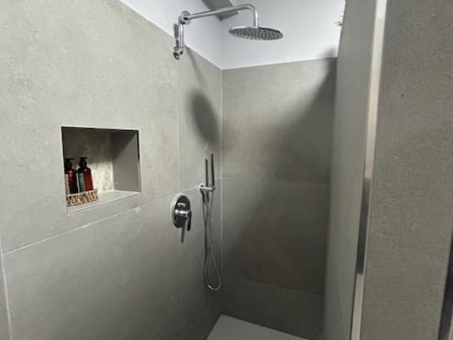 Enza HOUSE - Appartamento con 2 Camere da Letto - 8