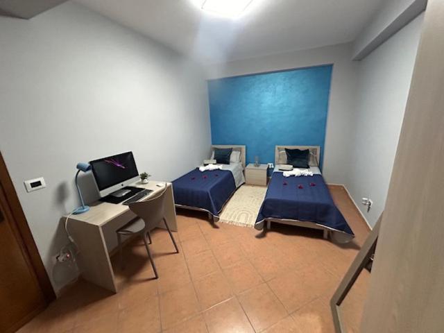 Enza HOUSE - Appartamento con 2 Camere da Letto - 10