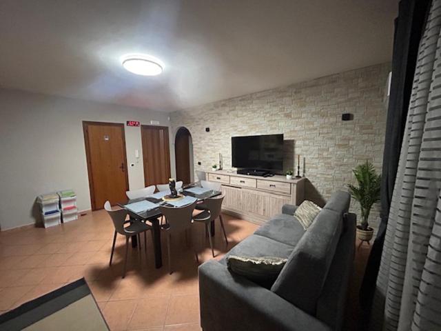 Enza HOUSE - Appartamento con 2 Camere da Letto - 17