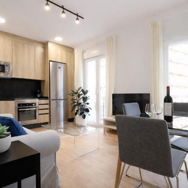 Madrid Río Suites - Studio Apartment with Balcony - 3