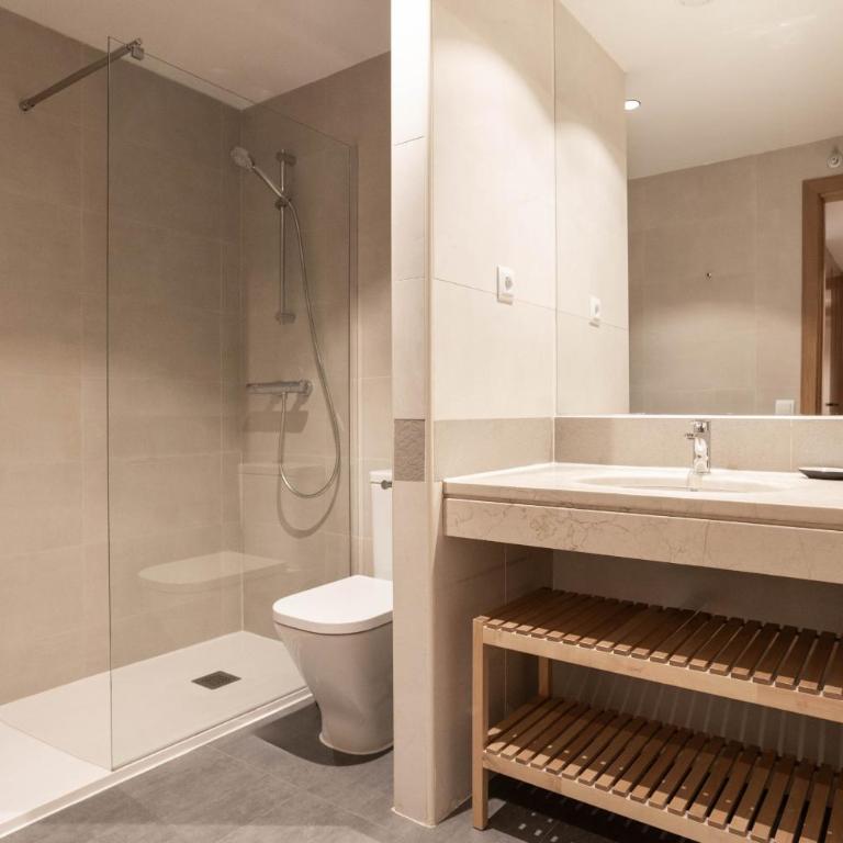 Bernabeu Design - Three-Bedroom Apartment - 12