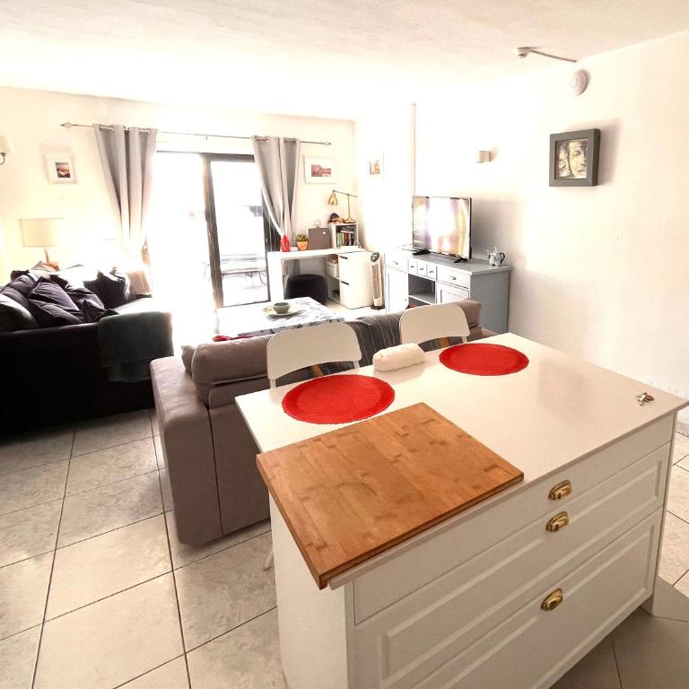 Sea View Penthouse Apartment or Studio with Large Terrace in Los Cristianos - Apartamento Ático - 23
