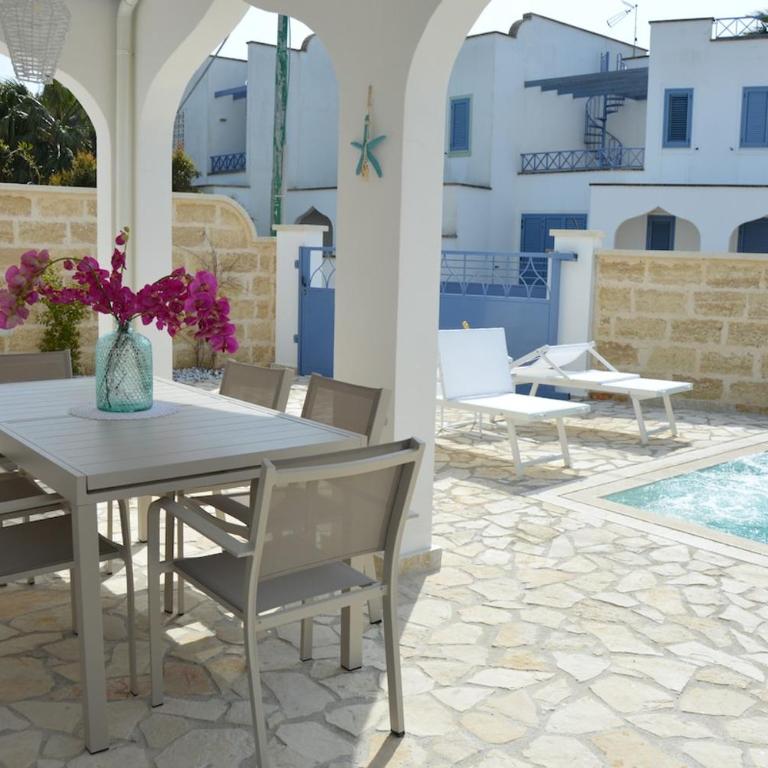 Villa con piscina vicino Torre Lapillo - Vacation Home - 9