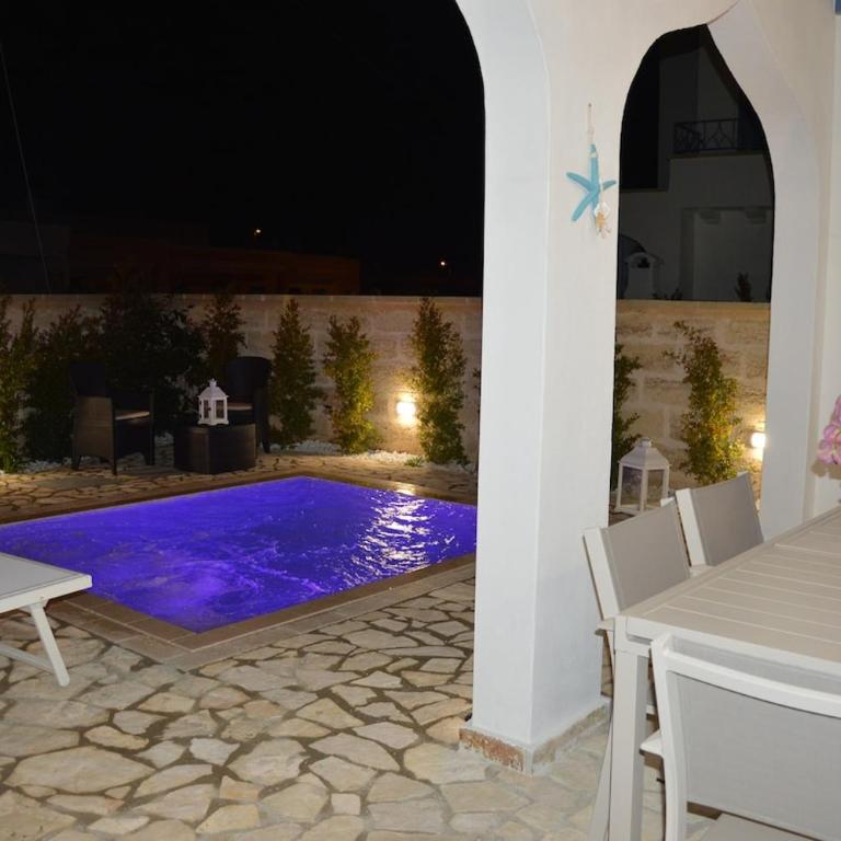 Villa con piscina vicino Torre Lapillo - Vacation Home - 10