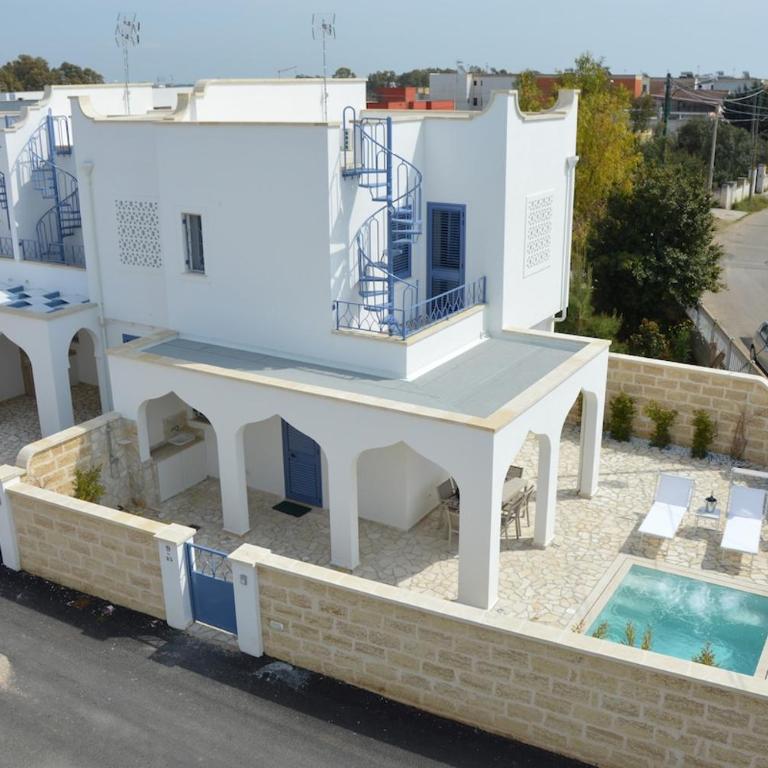 Villa con piscina vicino Torre Lapillo - Vacation Home - 16