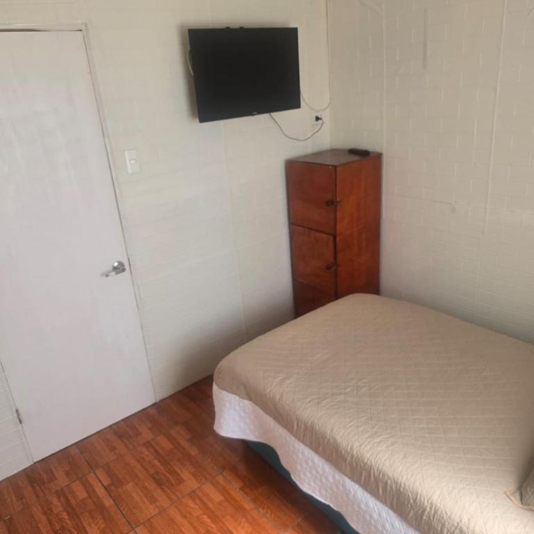 Andes Hostal Serena - Single Room with Shared Bathroom - 4