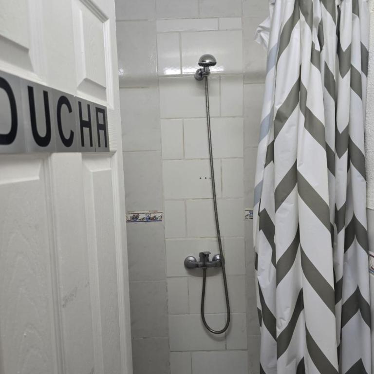 Andes Hostal Serena - Standard Single Room with Shared Bathroom - 3