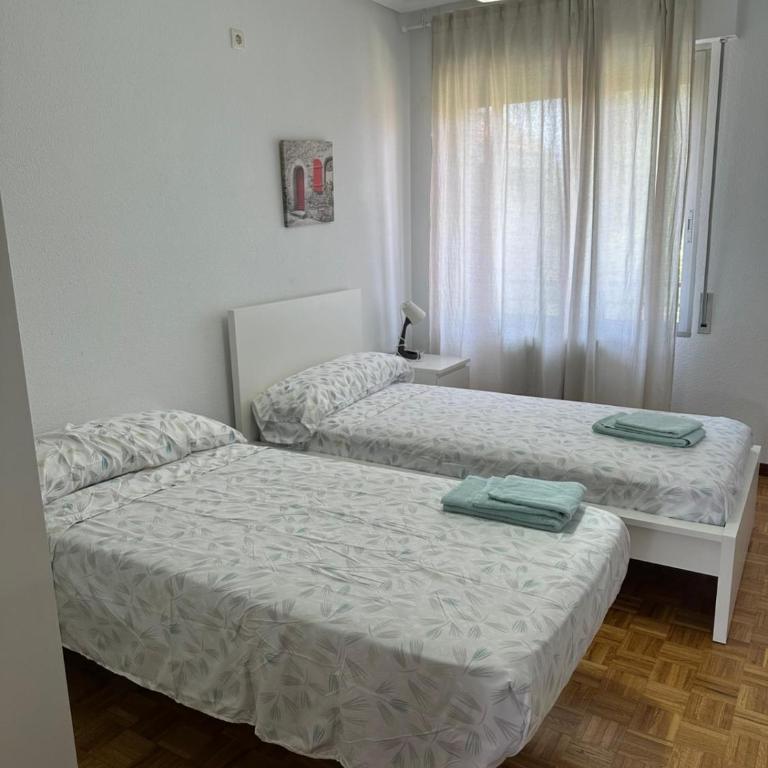 Apartamento acogedor en Logroño - Apartamento de 4 dormitorios con balcón - 1