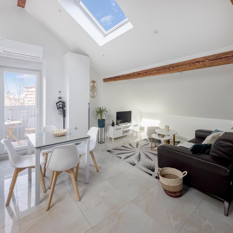 proche lac et centre parking gratuit - Two-Bedroom Apartment - 1
