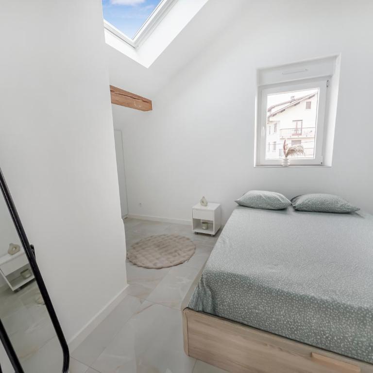 proche lac et centre parking gratuit - Two-Bedroom Apartment - 33