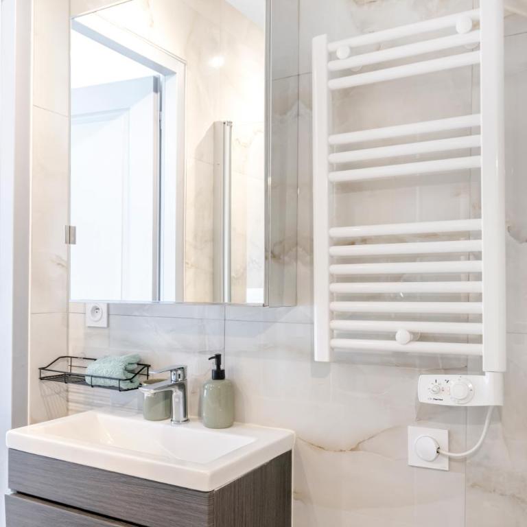 proche lac et centre parking gratuit - Two-Bedroom Apartment - 42