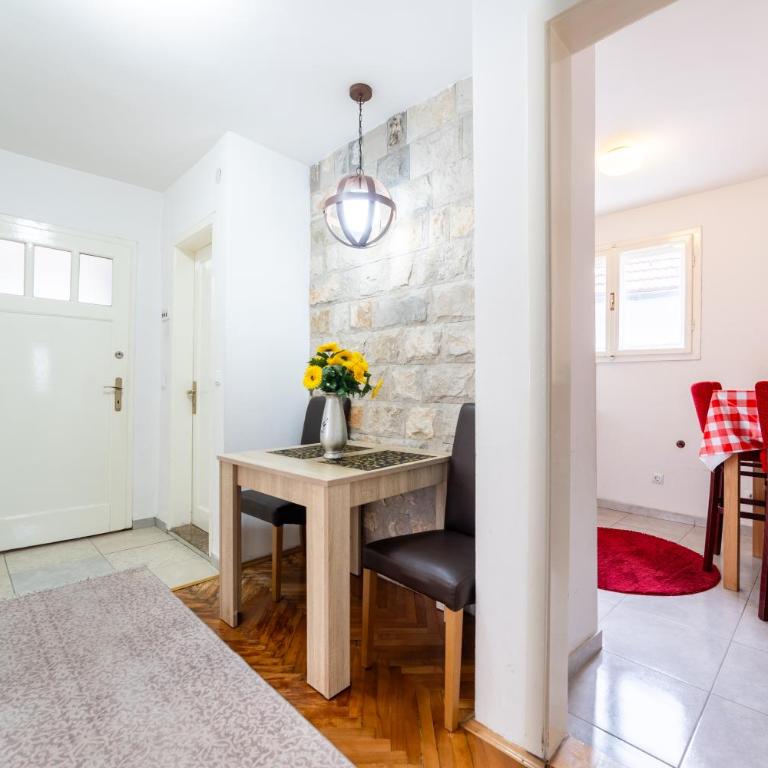 Old Town Lubina Design Apartments - Apartman sa 2 Spavaće Sobe i Balkonom - 4