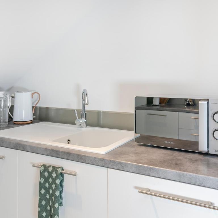 proche lac et centre parking gratuit - Two-Bedroom Apartment - 24