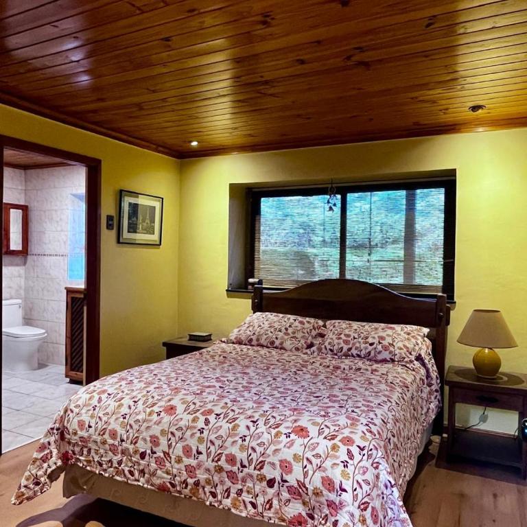 Cómoda casa con quincho y piscina a 30 mins de Stgo - Three-Bedroom House - 8
