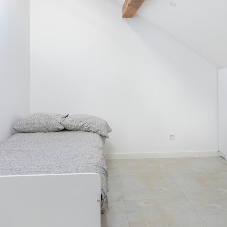 proche lac et centre parking gratuit - Two-Bedroom Apartment - 41