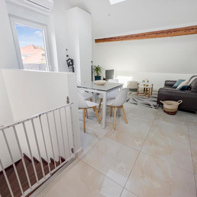 proche lac et centre parking gratuit - Two-Bedroom Apartment - 2