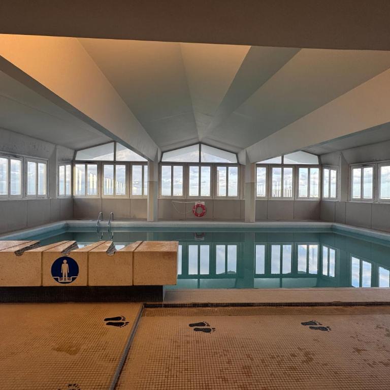 Eiffel Tower view & Swimming Pool, Cosy appartment - Center - Appartement 1 Chambre - 35