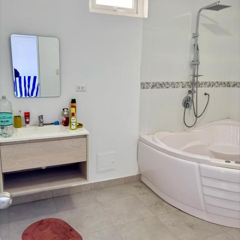 Casa de playa en Cerro Azul con piscina privada - Four-Bedroom House - 12