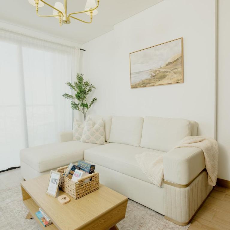 Infinity Pool Epic Views Walk to Old City - Two-Bedroom Apartment with Balcony and Sea View - 36