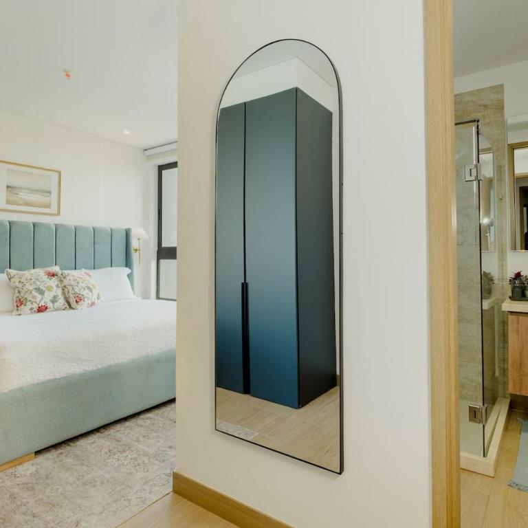 Infinity Pool Epic Views Walk to Old City - Two-Bedroom Apartment with Balcony and Sea View - 16