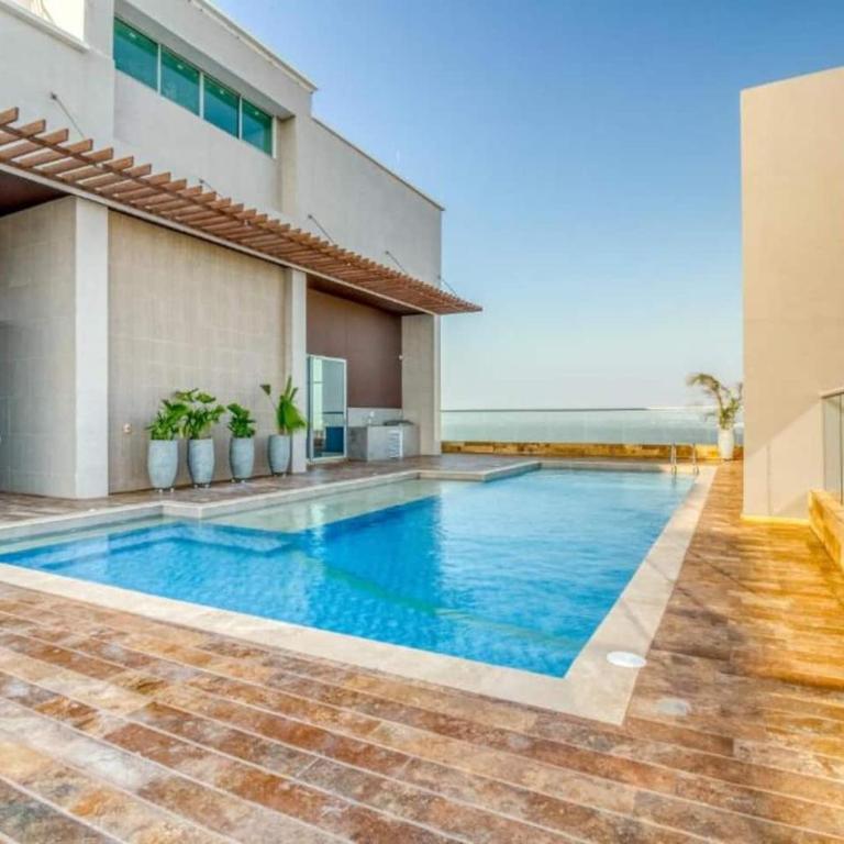 Beachfront 2BR Luxury Living Walk Everywhere - Apartment with Sea View - 10