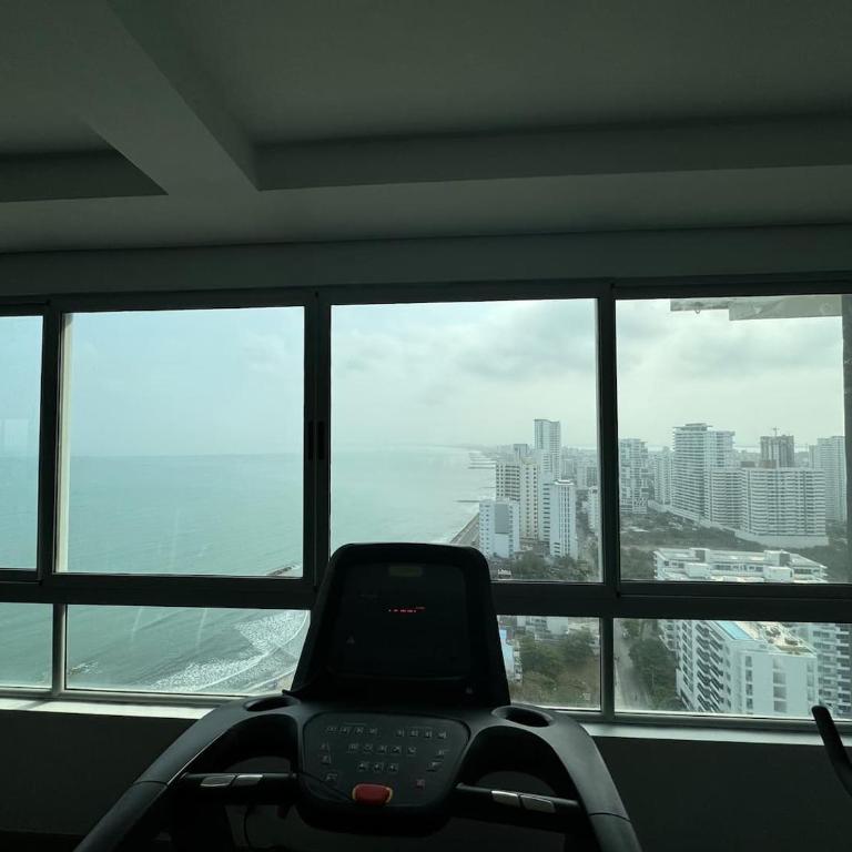 Beachfront 2BR Luxury Living Walk Everywhere - Apartment with Sea View - 20