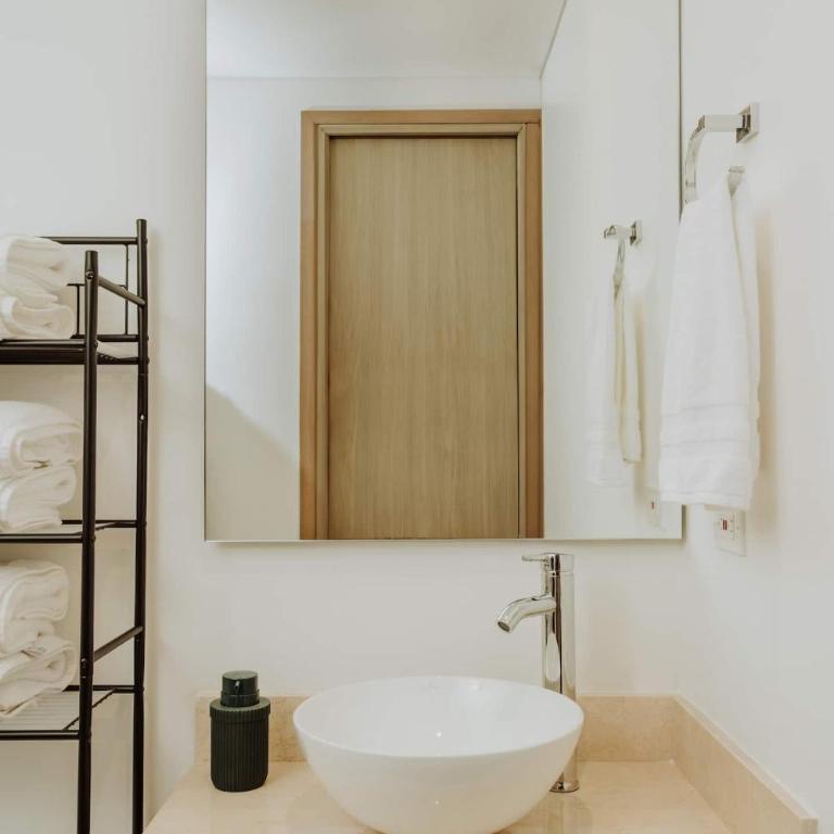 Walk to Old City Pool Ocean View 1BR - Apartment with Sea View - 19