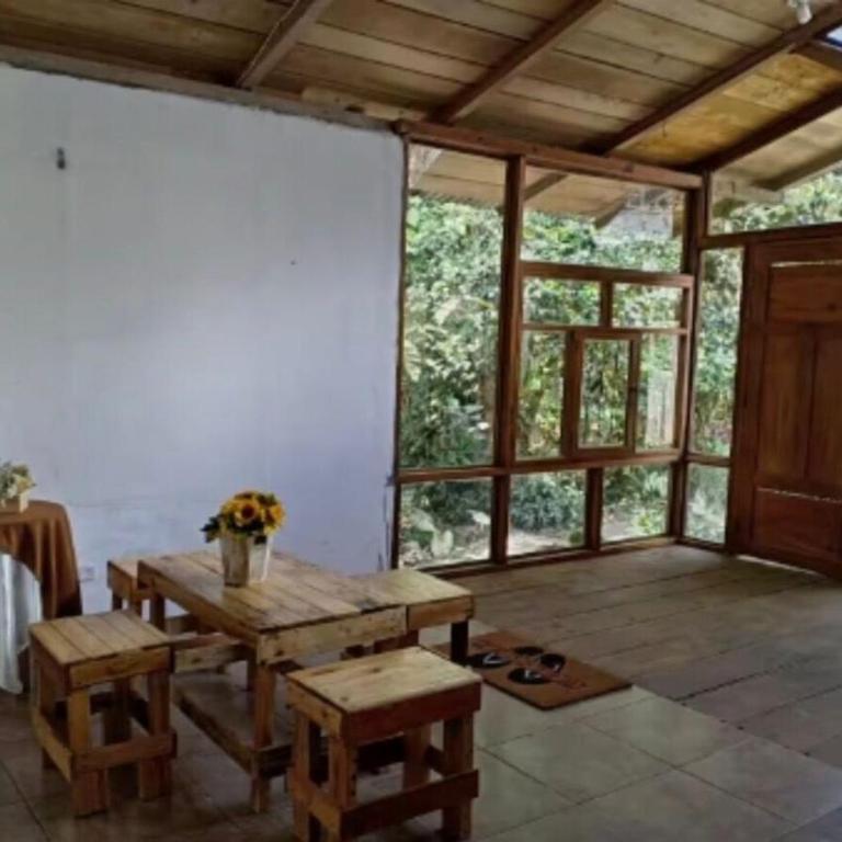Casa de hospedaje en Mindo - Two-Bedroom House - 4