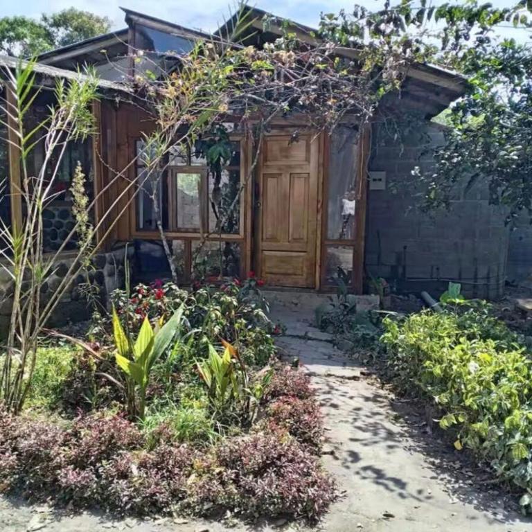 Casa de hospedaje en Mindo - Two-Bedroom House - 2