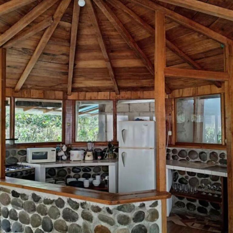 Casa de hospedaje en Mindo - Two-Bedroom House - 3