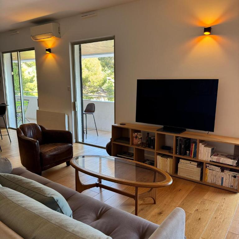 Appart standing avec vue grand balcon - parking - clim - Appartement 2 Chambres - 9