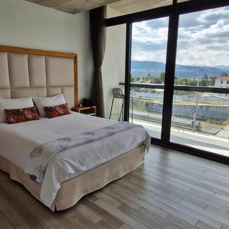 Flor de Lis Suites - One-Bedroom Apartment - 11