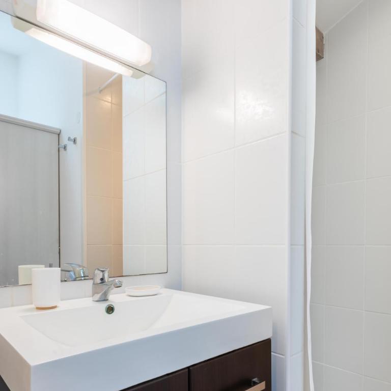 Bel appartement, résidence avec piscine - Two-Bedroom Apartment - 14