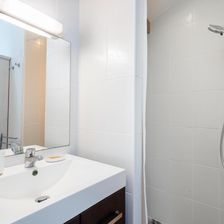 Bel appartement, résidence avec piscine - Two-Bedroom Apartment - 35