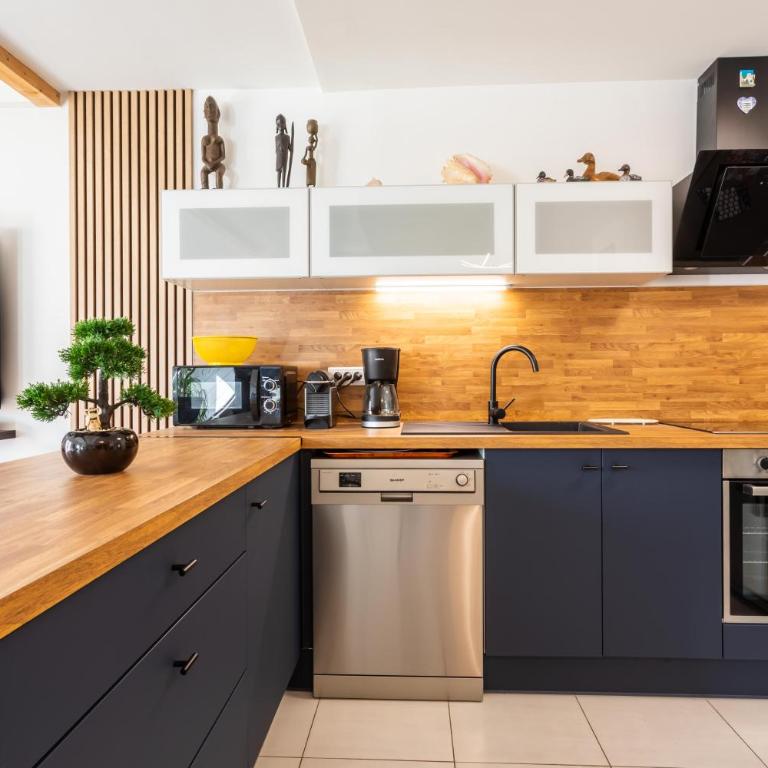 Bel appartement, résidence avec piscine - Two-Bedroom Apartment - 32